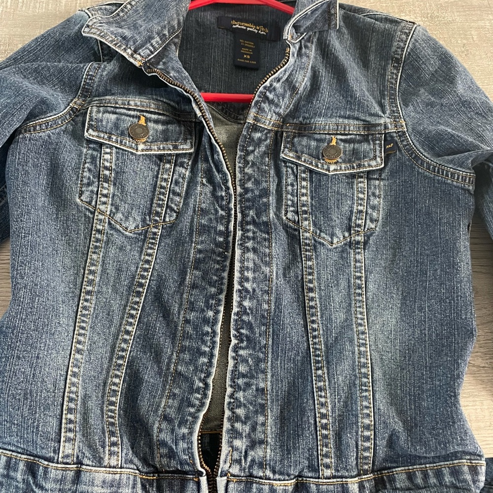 EUC Abercrombie and Fitch vintage denim jacket - Picture 3 of 4